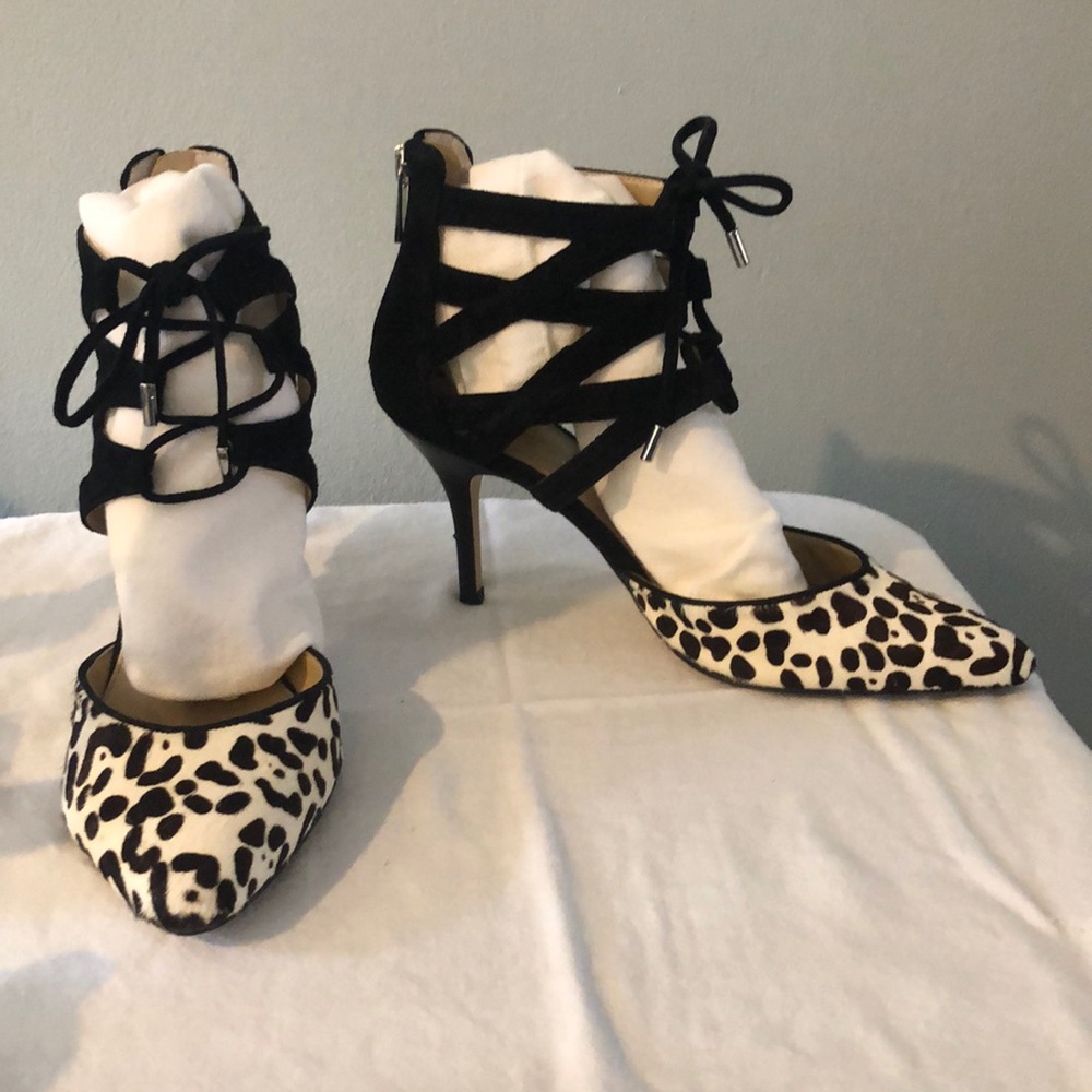 Audrey Brooke Black & print pump